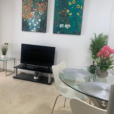 Beach And City Apartment A 50M De La Playa ฟูเอนฮิโรลา ภายนอก รูปภาพ