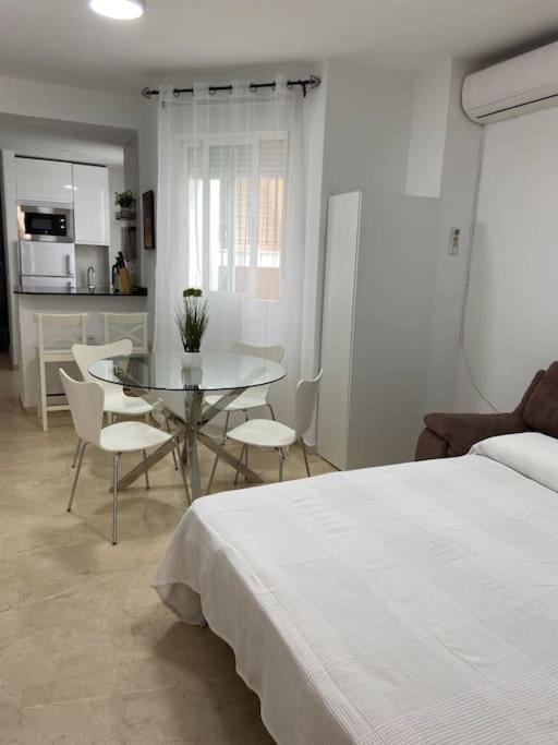 Beach And City Apartment A 50M De La Playa ฟูเอนฮิโรลา ภายนอก รูปภาพ